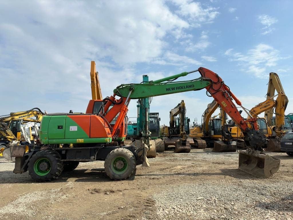 2006 New Holland MH-PLUS Wheel Excavator