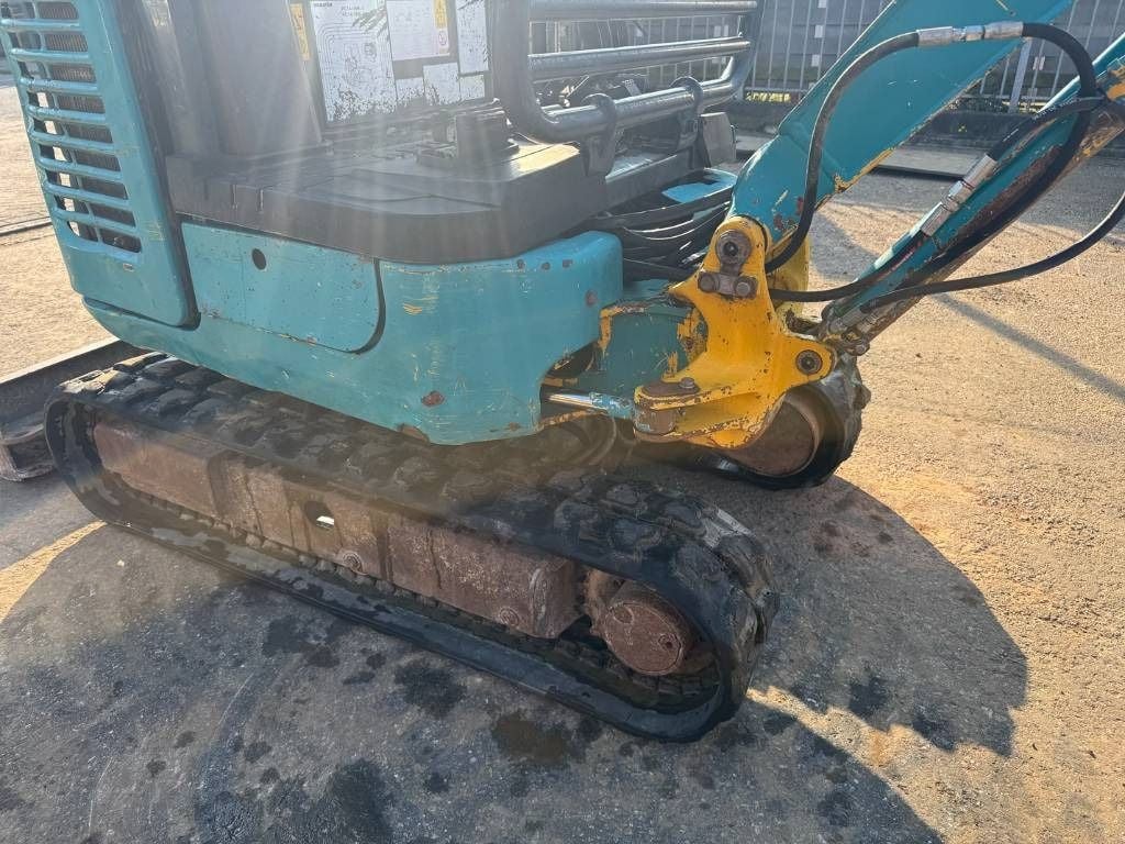 2017 Komatsu PC16R-3HS Mini Excavator