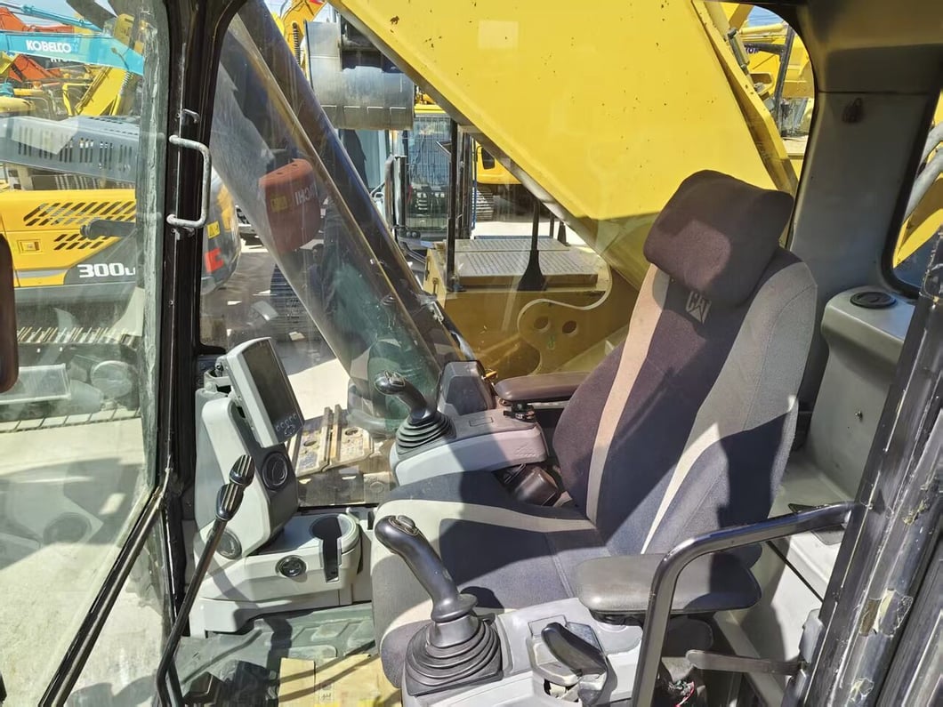 2023 Caterpillar 374F Crawler Excavator