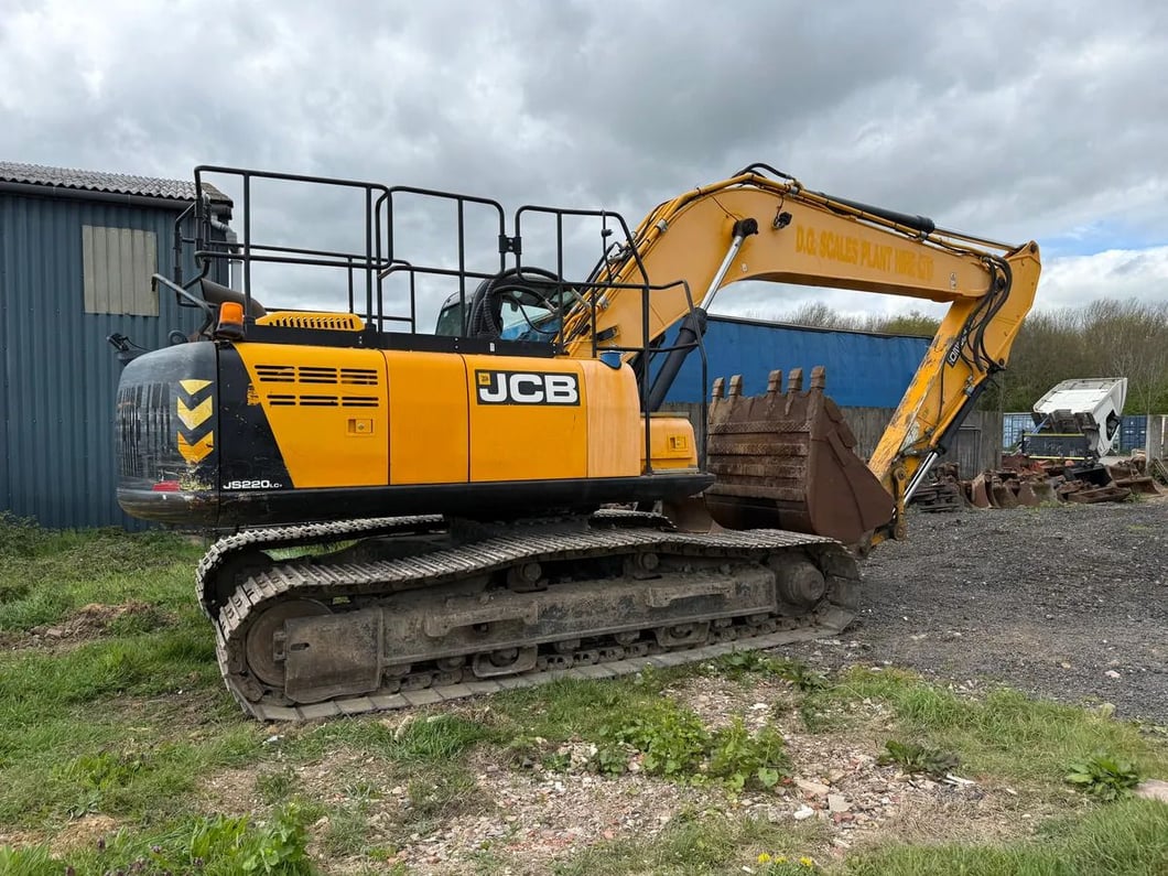 2016 JCB JS220LC Crawler Excavator