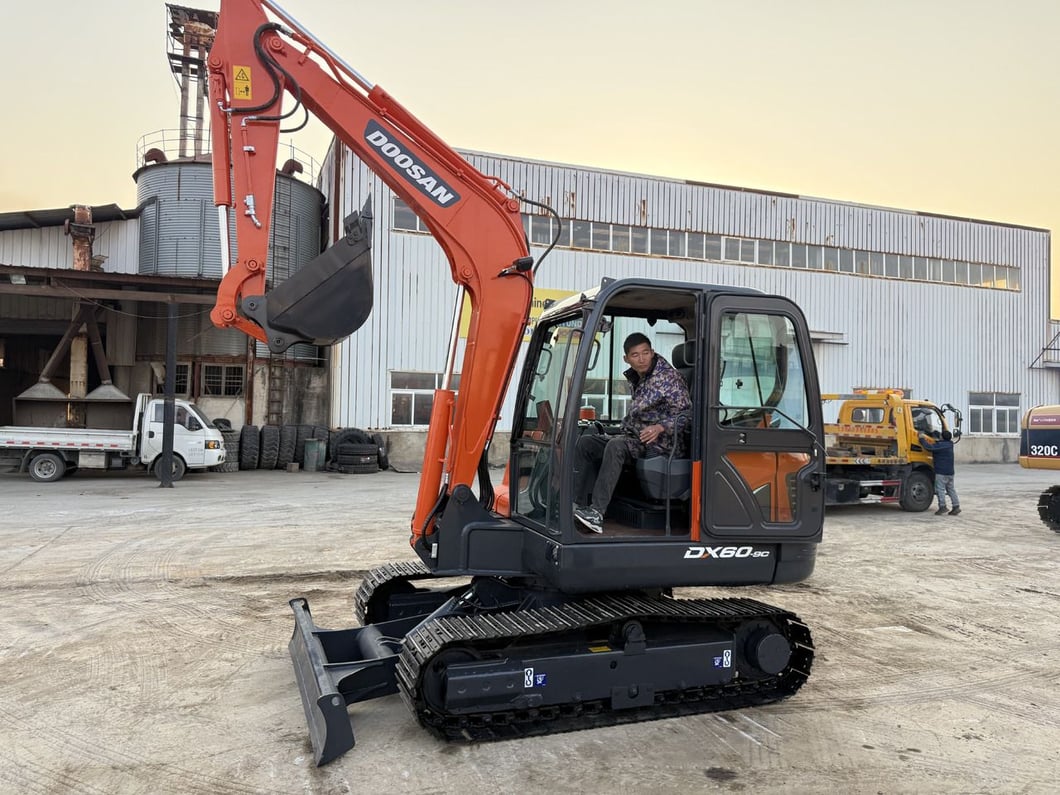2023 Doosan DH60 Escavatore cingolato