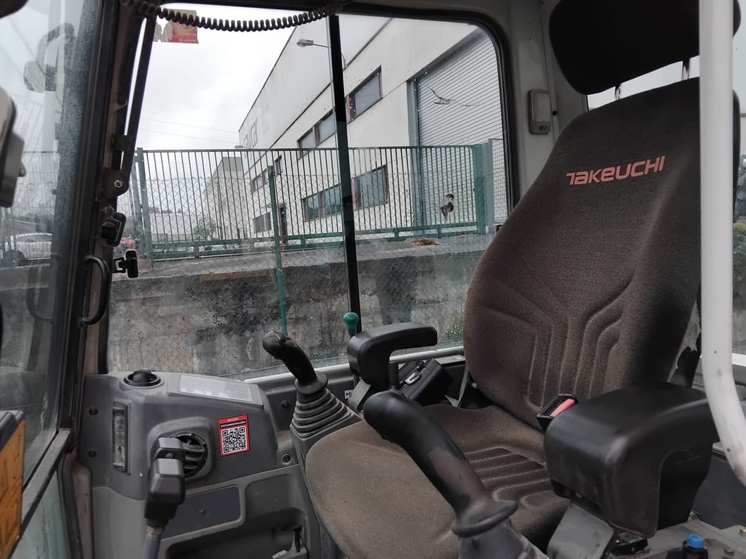 2016 Takeuchi TB250 Mini Excavator
