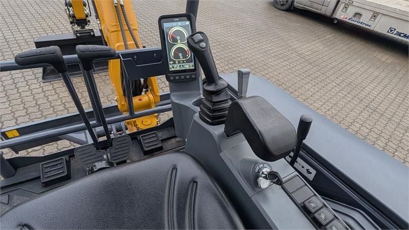 XCMG XE27E Mini Excavator