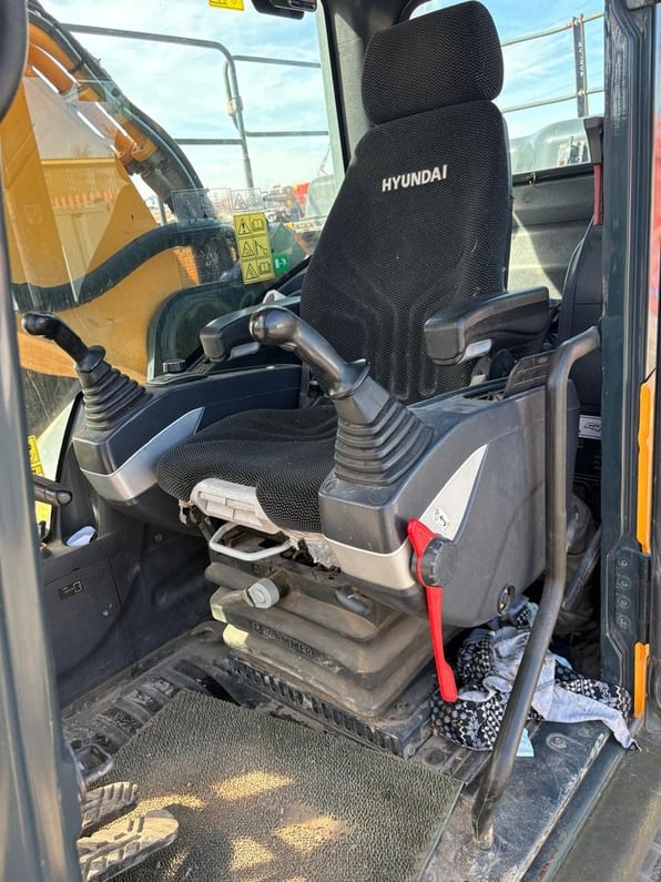 2019 Hyundai HX380 Crawler Excavator