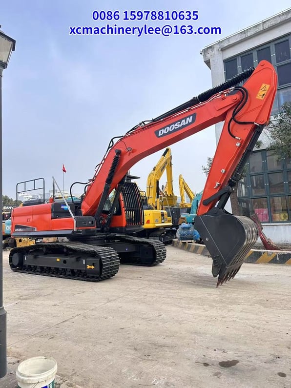 2022 Doosan 225LC Crawler Excavator