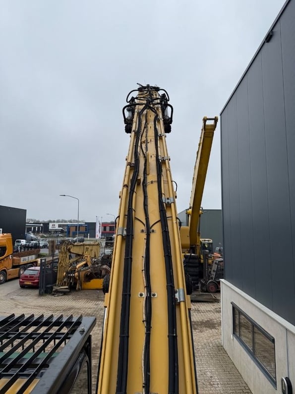 2008 Caterpillar 325D Material Handler