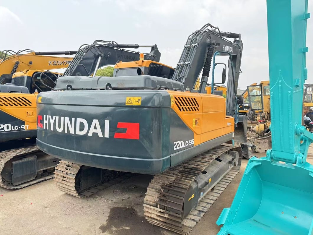 2023 Hyundai R220LC-9S Crawler Excavator