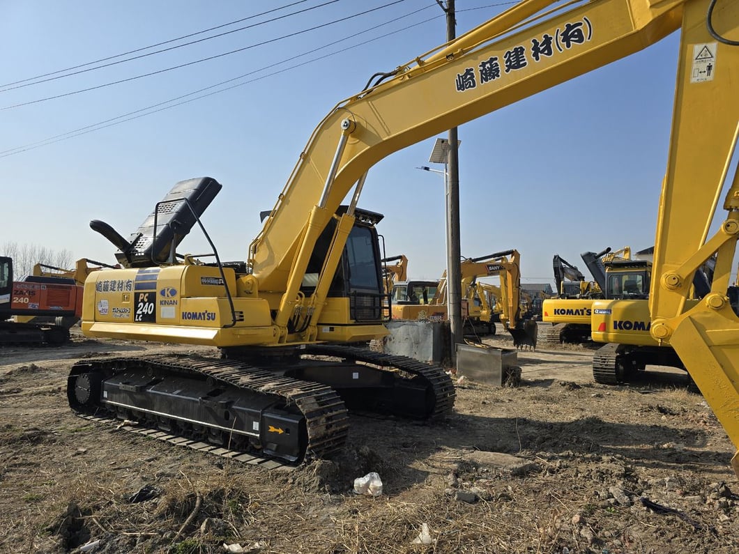 2024 Komatsu PC240-8 Crawler Excavator