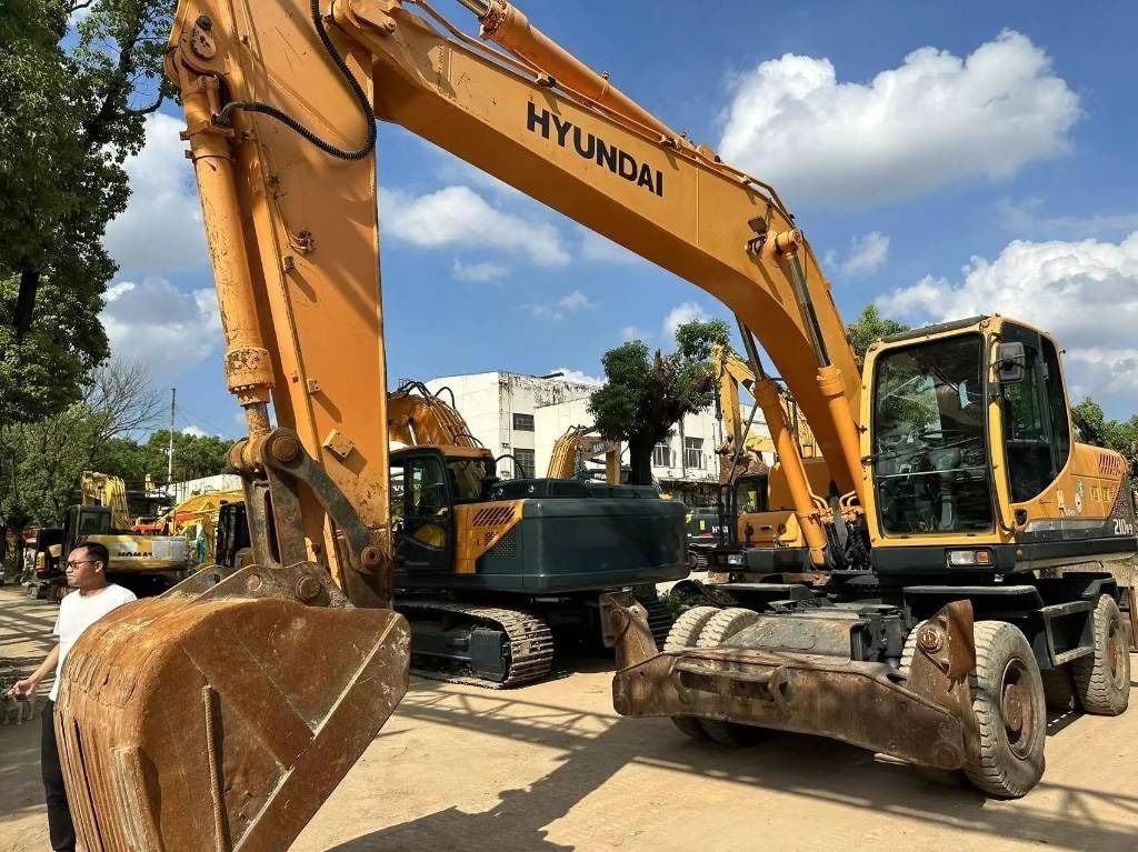 2023 Hyundai R210W-9 Wheel Excavator