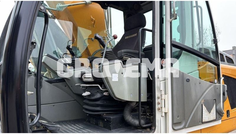 2013 Liebherr R926 LC Crawler Excavator