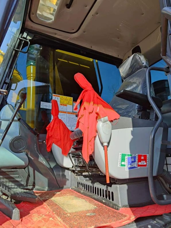 2023 Komatsu PC220-8 Crawler Excavator