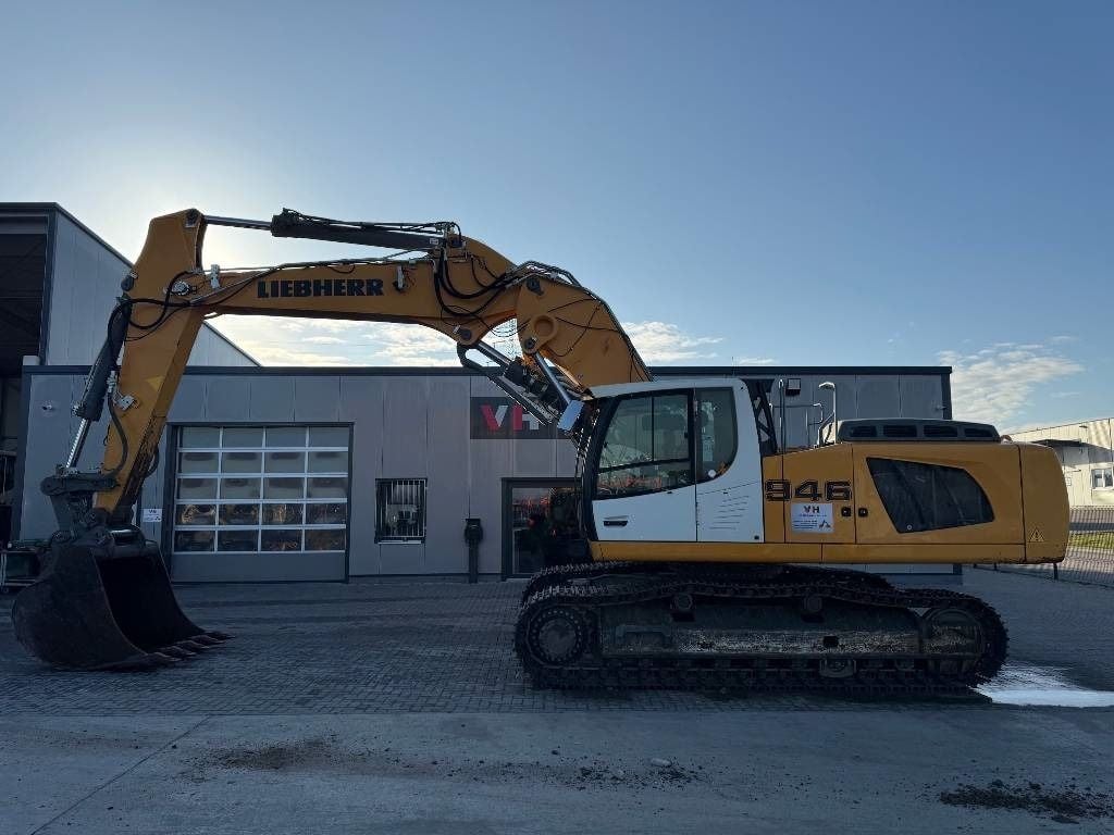 2016 Liebherr R946 Crawler Excavator