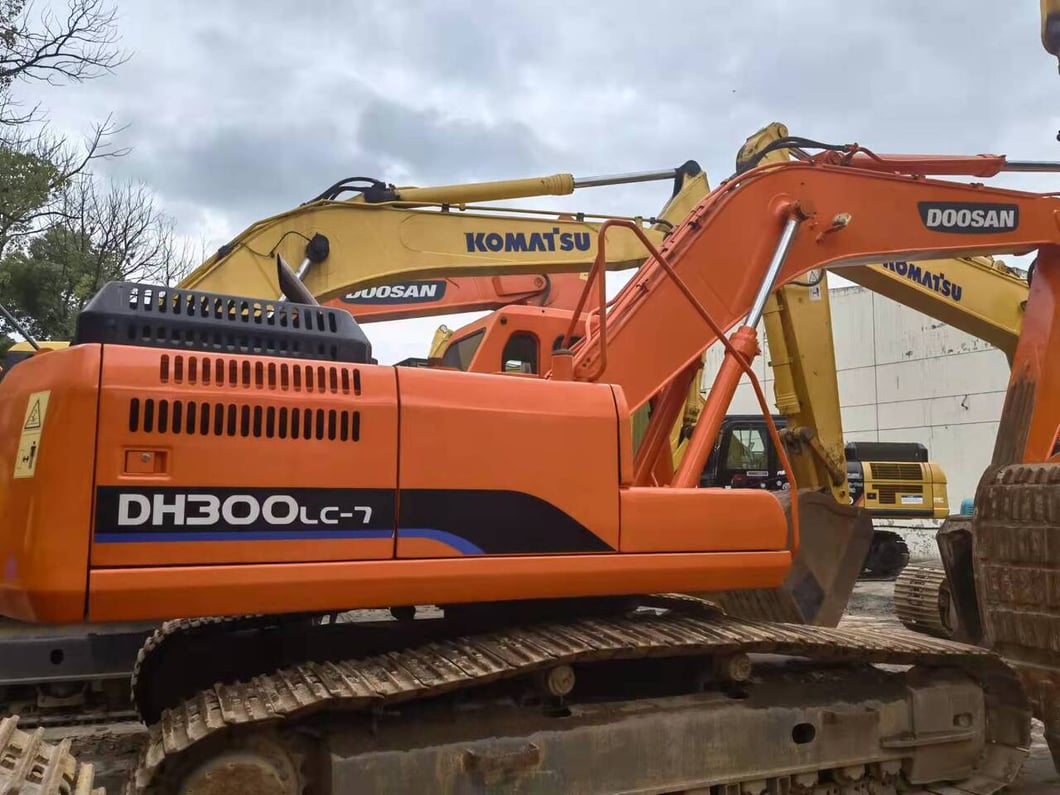 2014 Doosan DH300 Crawler Excavator