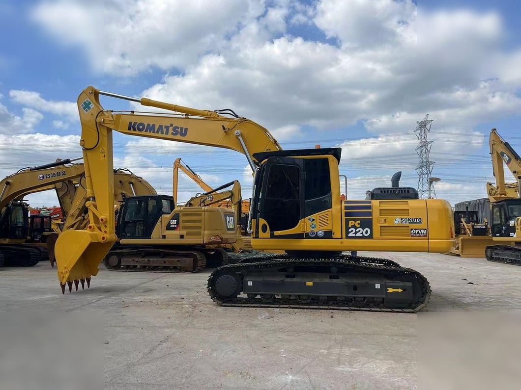 2021 Komatsu PC220-8 Crawler Excavator