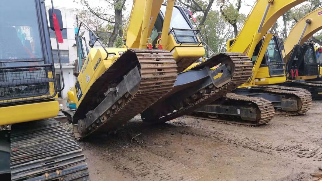 2011 Komatsu PC210-8 Crawler Excavator