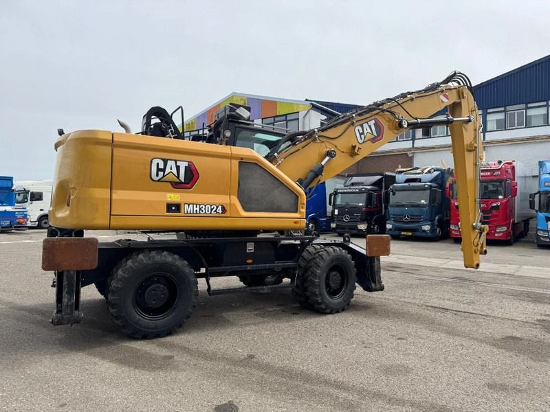 2022 Caterpillar MH3024 Wheel Excavator