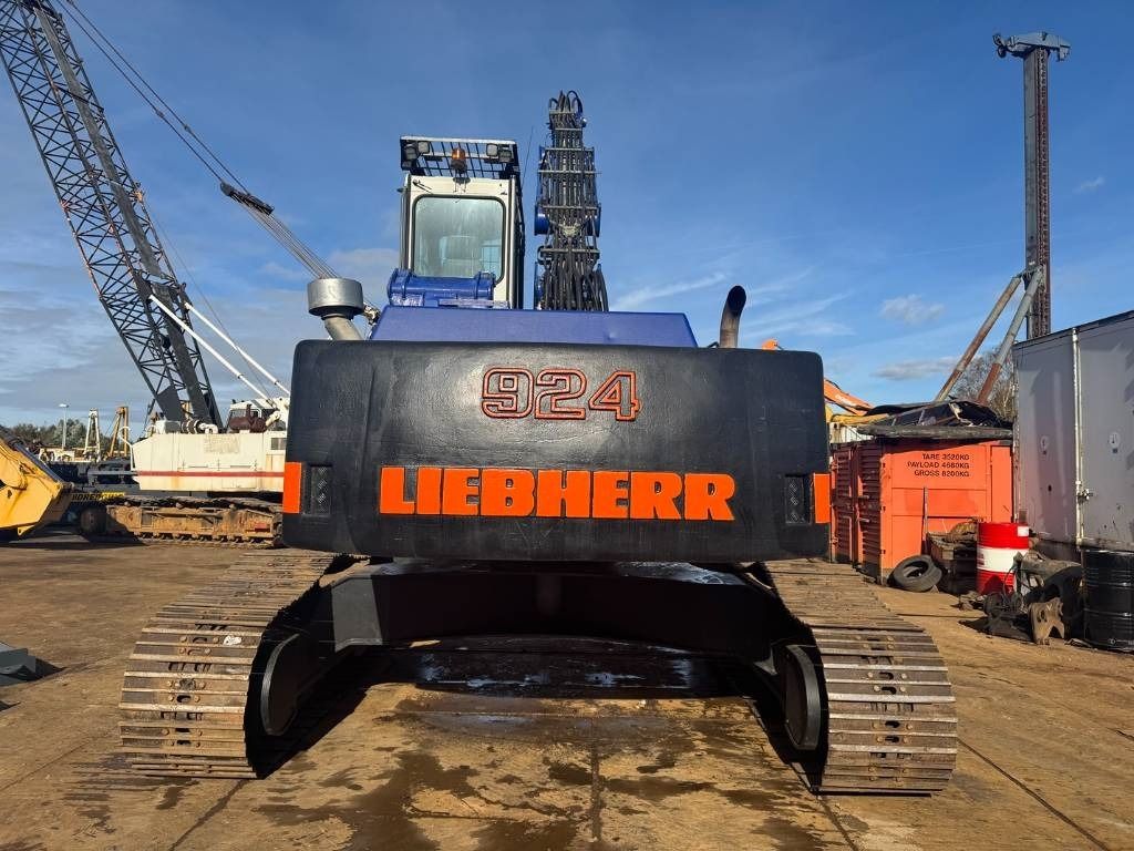2004 Liebherr R924B EW Material Handler