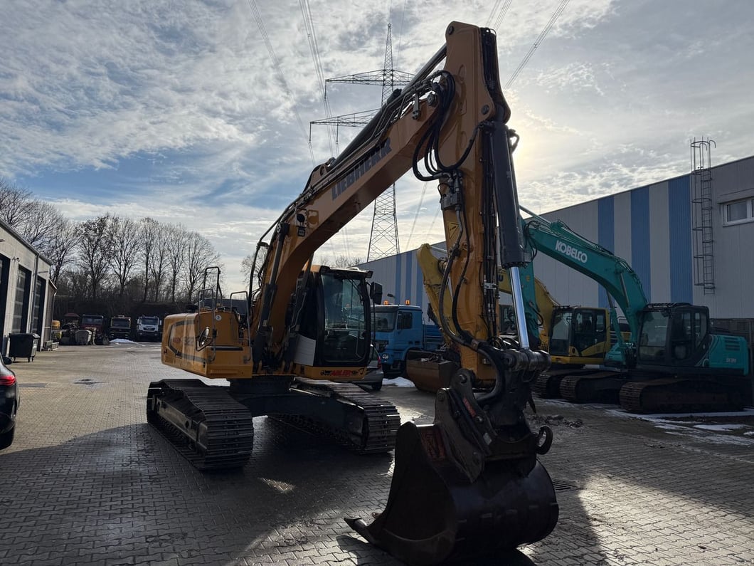 2015 Liebherr R922LC Crawler Excavator