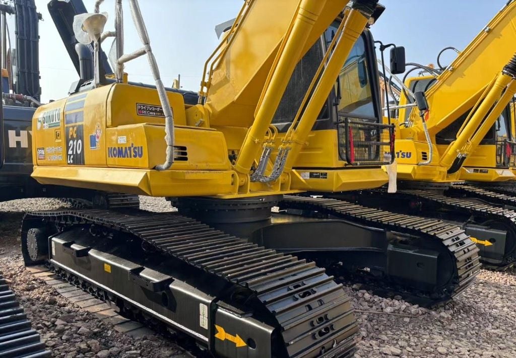 2022 Komatsu PC210LC-8 Crawler Excavator