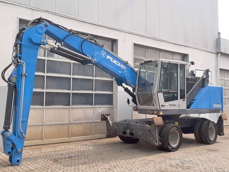2016 Fuchs MHL320F Material Handler