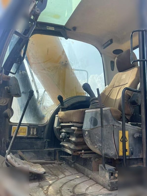 2020 JCB JS220LC Crawler Excavator
