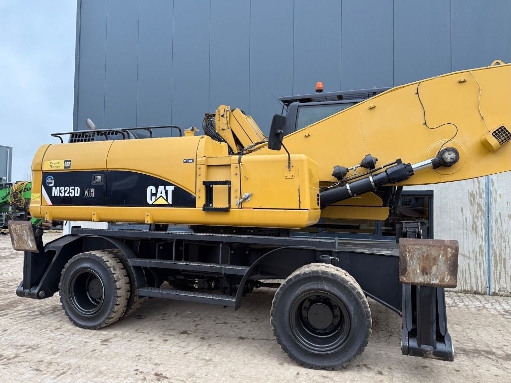 2008 Caterpillar 325D Material Handler