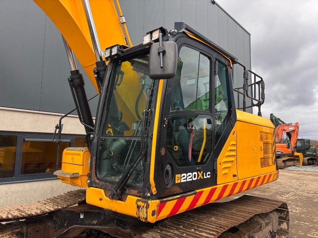 2018 JCB 220X Crawler Excavator
