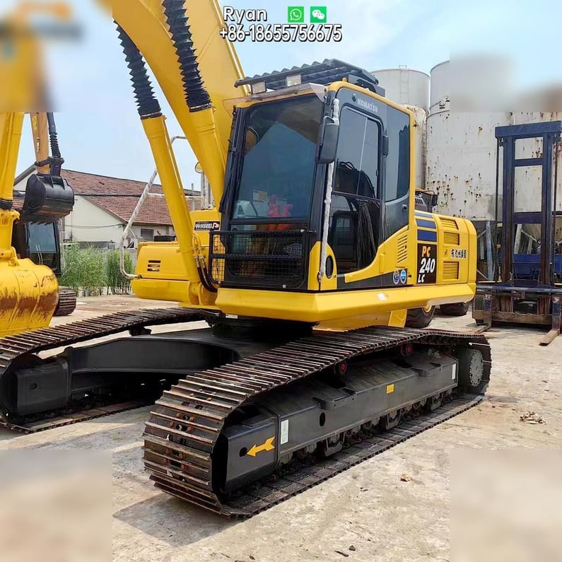 2022 Komatsu PC240LC-8 Crawler Excavator