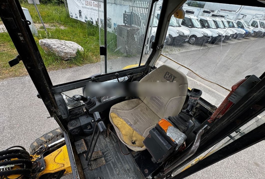 2001 Caterpillar 302.5 Mini Excavator