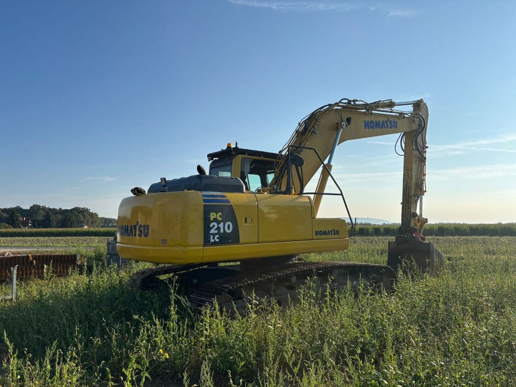 2013 Komatsu PC210LC-8 Crawler Excavator
