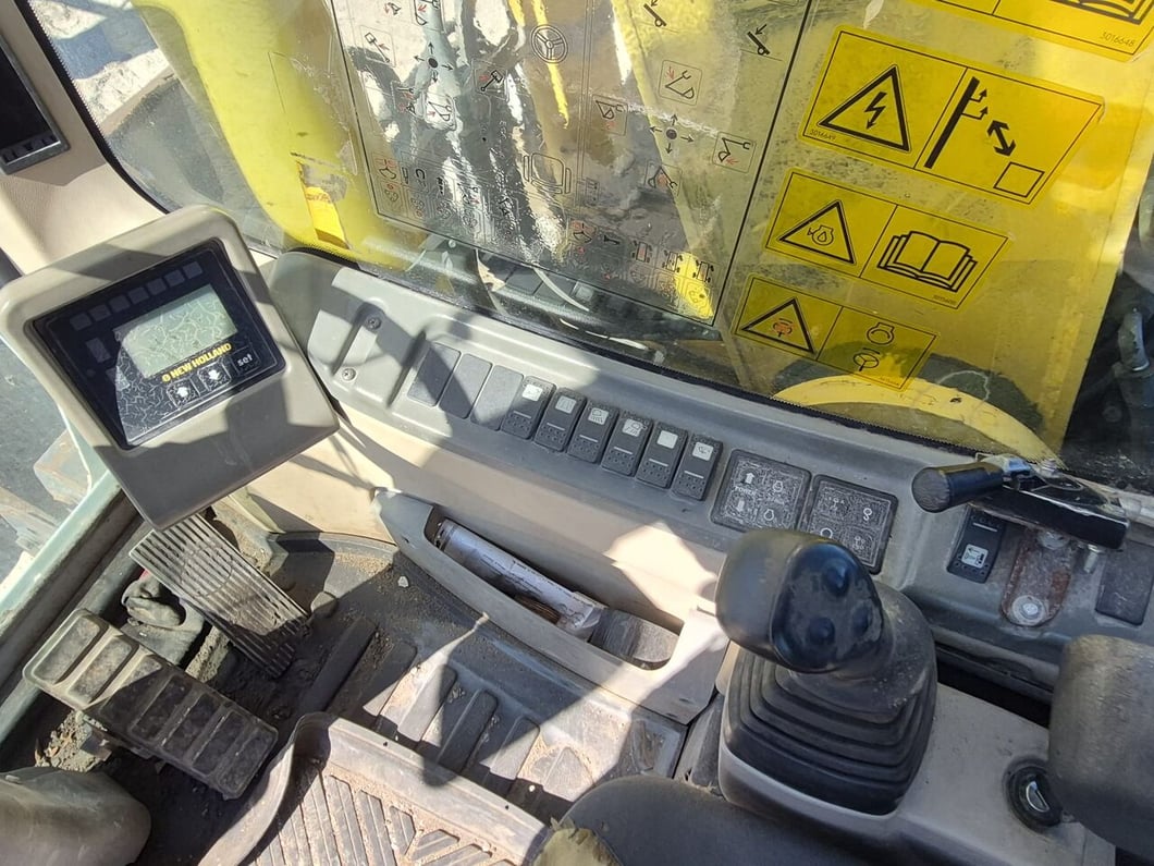 2007 New Holland MH-PLUS Wheel Excavator