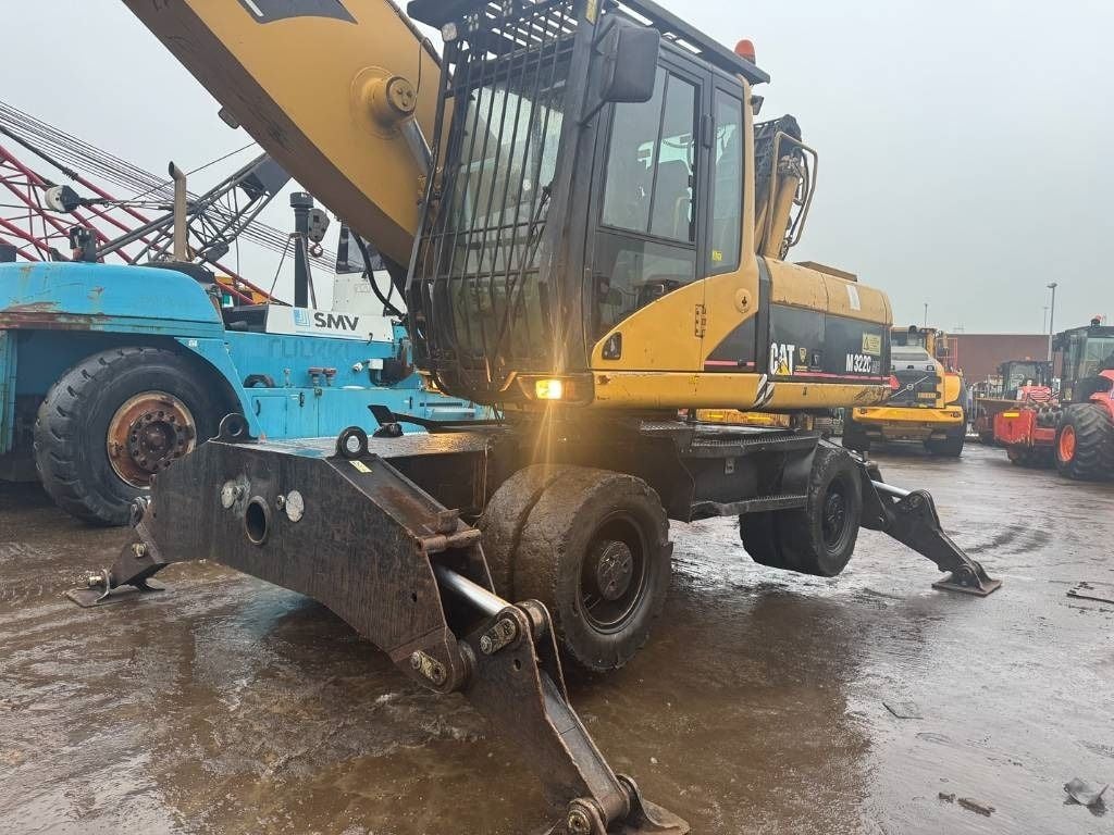 2005 Caterpillar M322C Material Handler