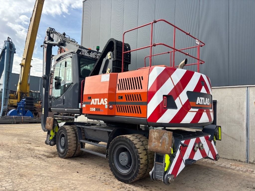 2020 Atlas 250MH Material Handler