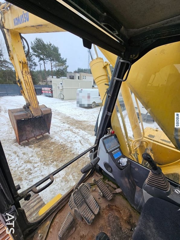 2011 Komatsu PC210LC-8 Crawler Excavator