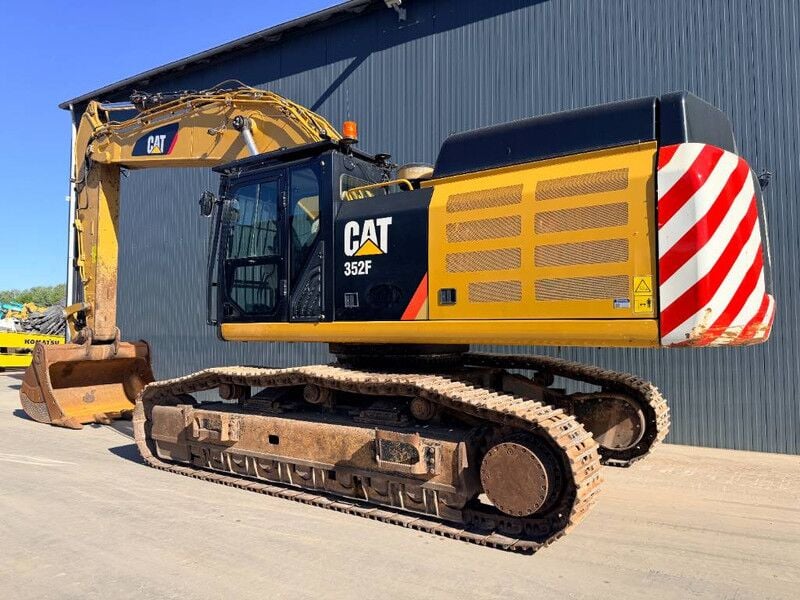 2017 Caterpillar 352F Crawler Excavator