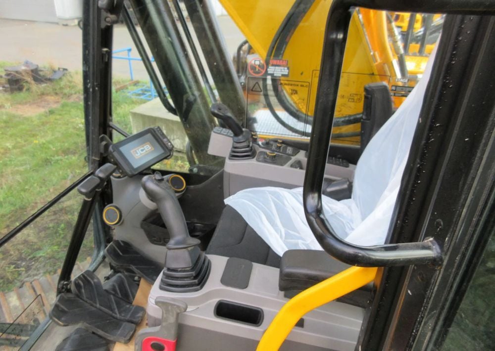 2023 JCB JS220X Crawler Excavator