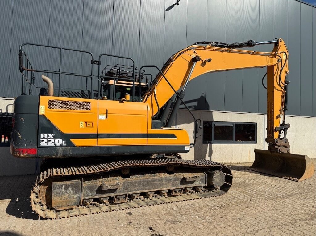 2020 Hyundai HX220L Crawler Excavator
