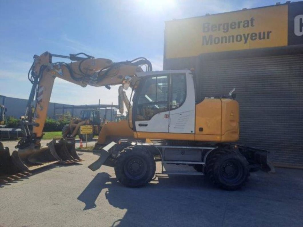 2023 Liebherr A 913 Wheel Excavator