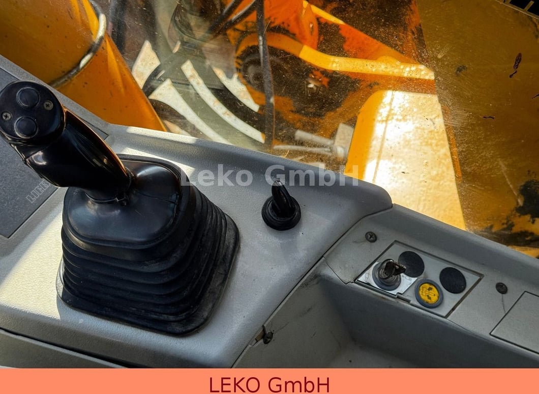2003 Liebherr R 904 HDSL Crawler Excavator
