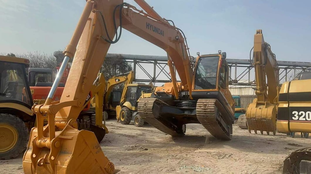 2016 Hyundai R220LC-9S Crawler Excavator