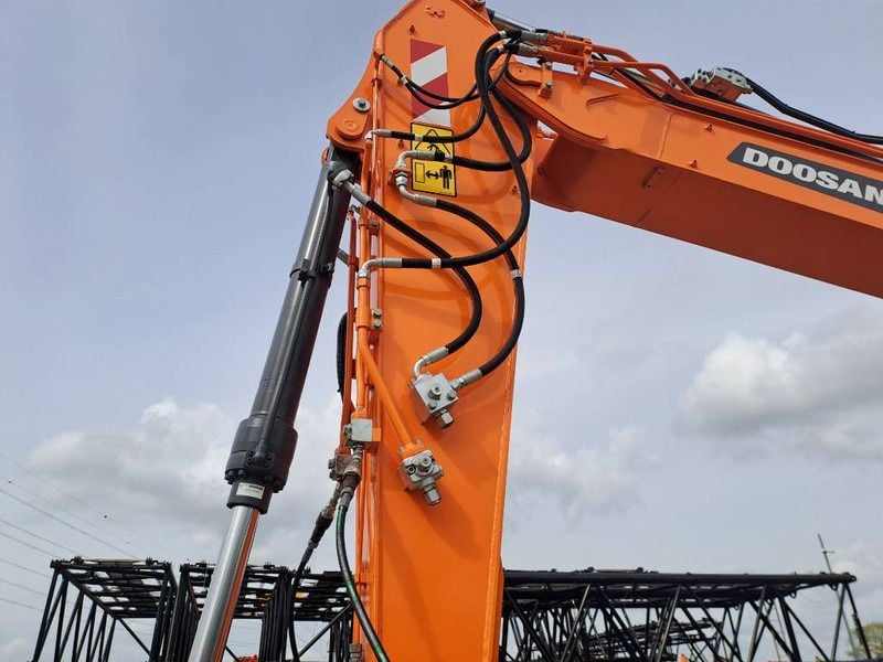 2023 Doosan DX160W-7 Wheel Excavator