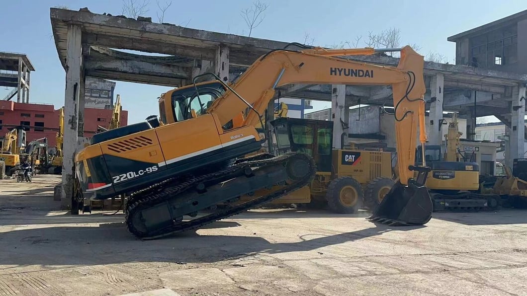 2015 Hyundai R220LC-9S Crawler Excavator