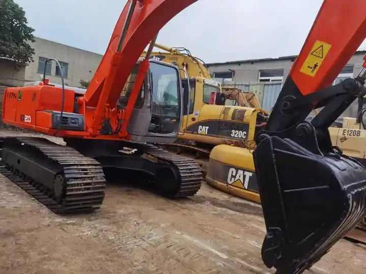 Hitachi EX200 Crawler Excavator