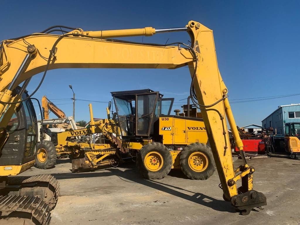 2006 New Holland E135SR Crawler Excavator