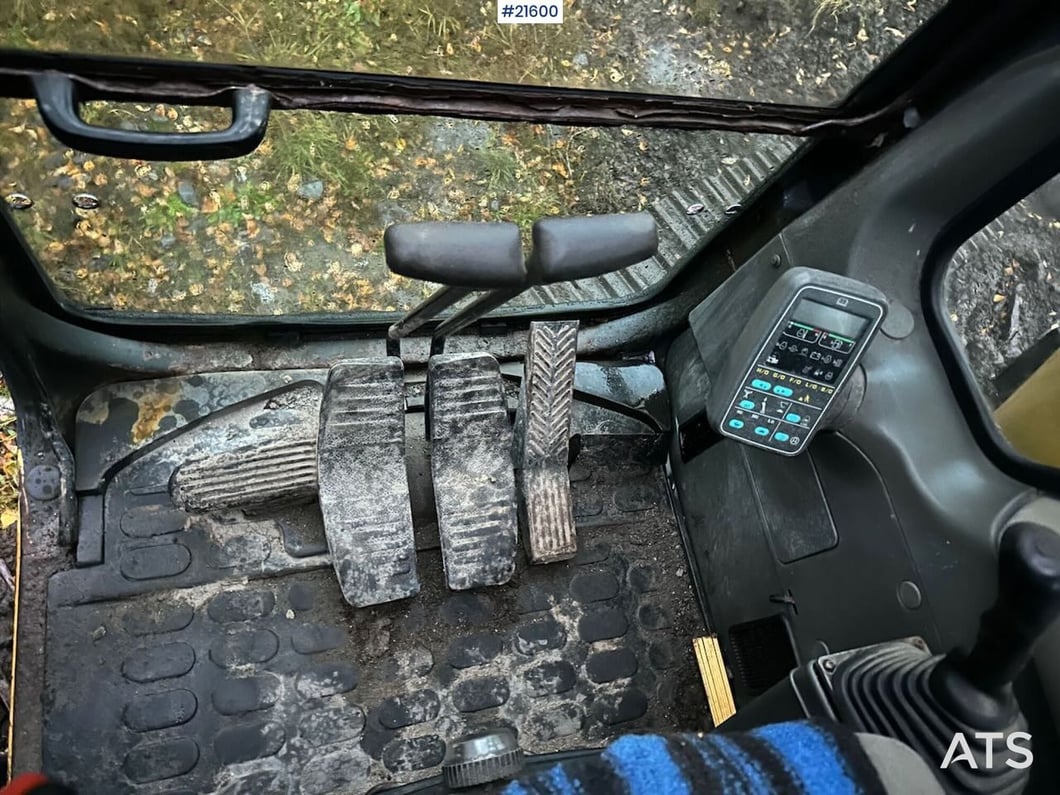 2000 Komatsu PC240LC Crawler Excavator