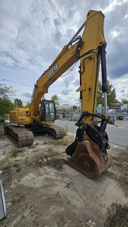 2005 John Deere 200C LC Crawler Excavator