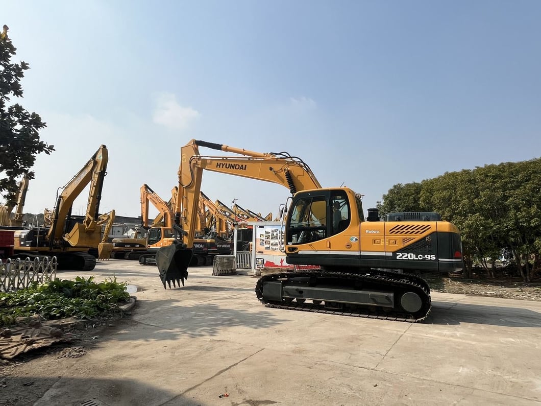 2023 Hyundai R220LC-9S Crawler Excavator