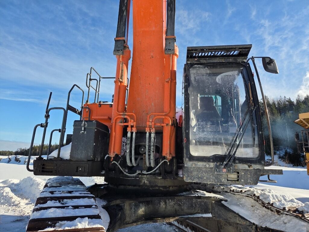 2018 Hitachi ZX690-6 Crawler Excavator