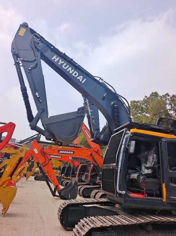 2025 Hyundai R225LC-9T Crawler Excavator