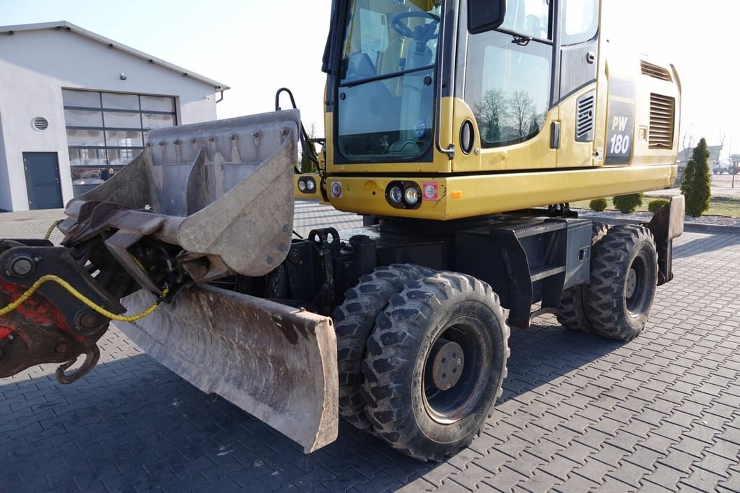 2017 Komatsu PW180-10 Wheel Excavator